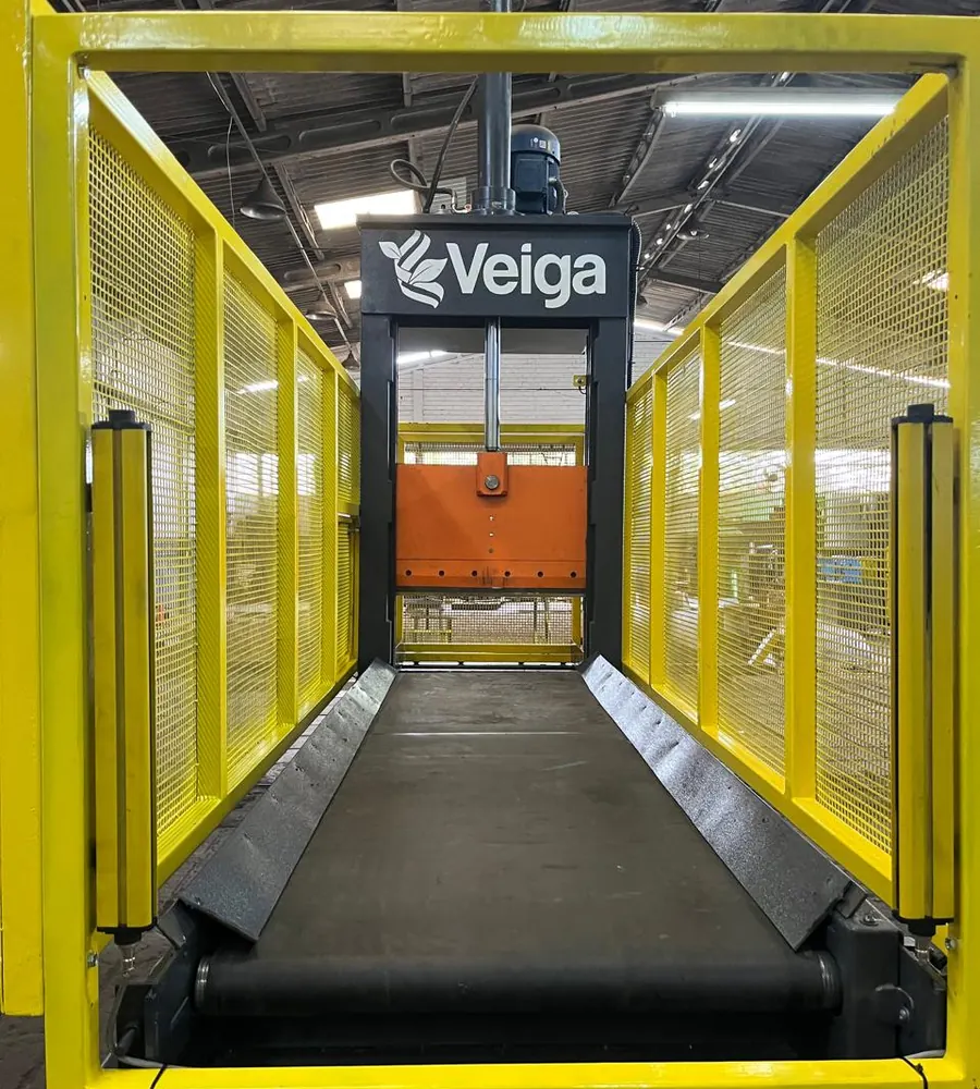 Guilhotina na fábrica